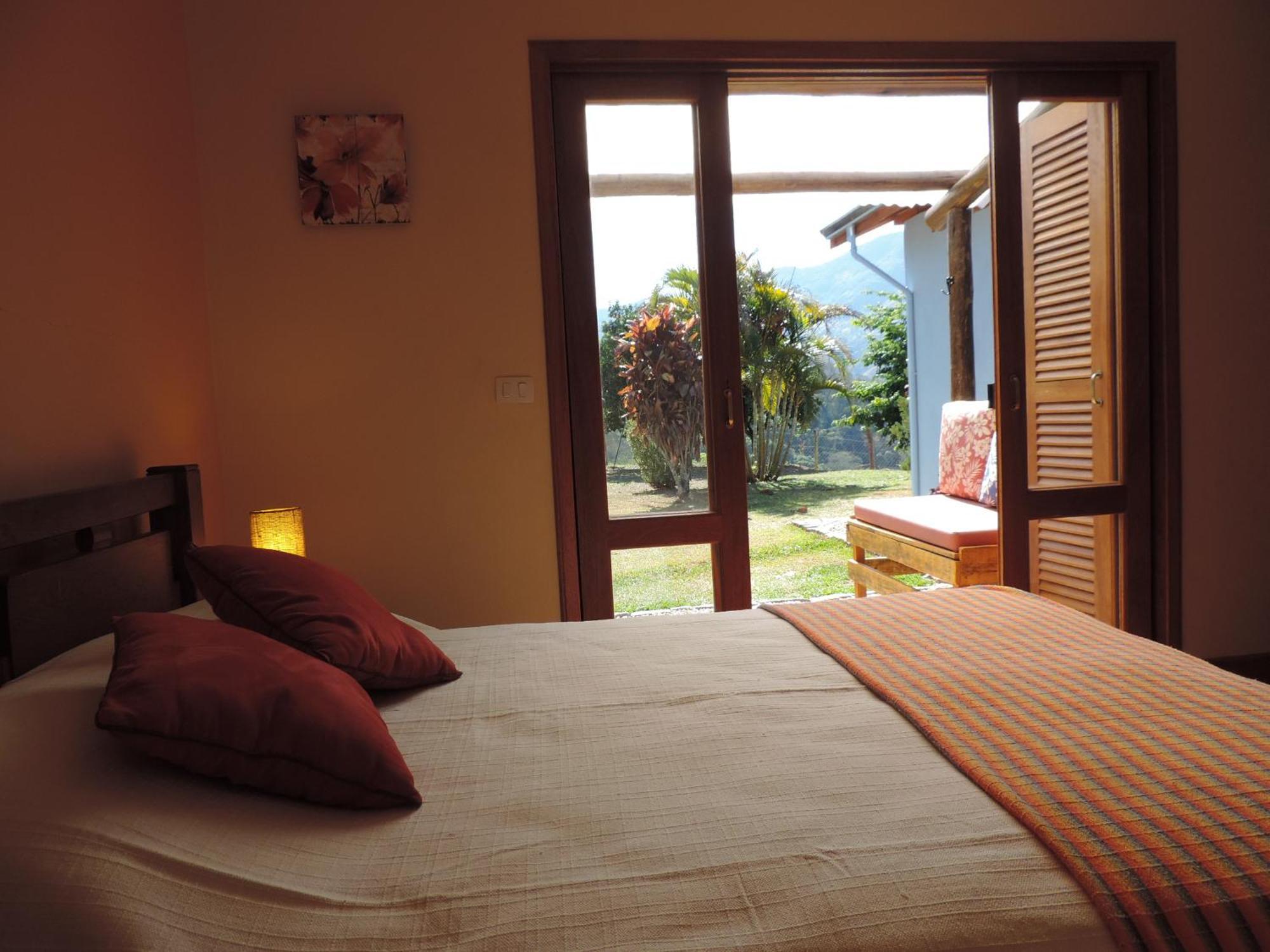 Entrevistas Chales E Suites Sao Bento do Sapucai Room photo